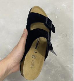 Two button black/cow suede