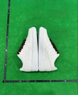 27 (brown shoelaces)