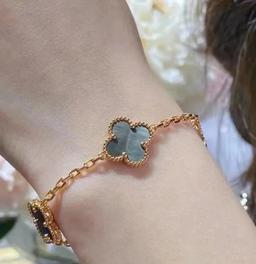 玫瑰金色灰贝母