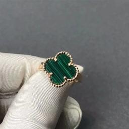 21V*a*n C*l*e* & A*r*p*e*l*