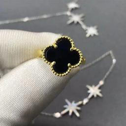 19V*a*n C*l*e* & A*r*p*e*l*