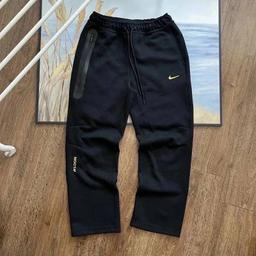 Nocta Tech 黑色裤子