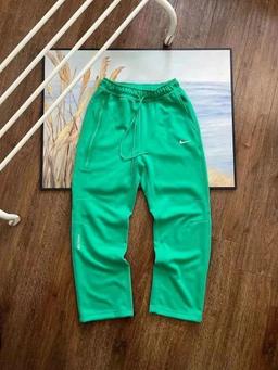 030214022-绿色裤子