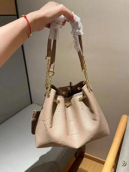 050301006-浅咖色（Size：28×20×11cm）