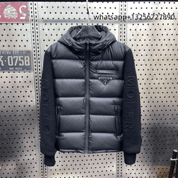 连帽短款羽绒服字母袖子字母小标黑