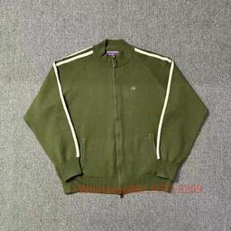 军绿色白条纹毛衣